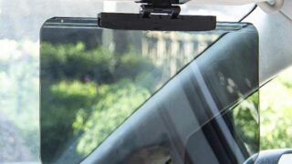 朝夕太陽のギラギラに眼がつらい〜朝夕日陰の暗さに眼が追いつかない〜クルマの運転ではやはりサンシェード・サンバイザー装着が正解